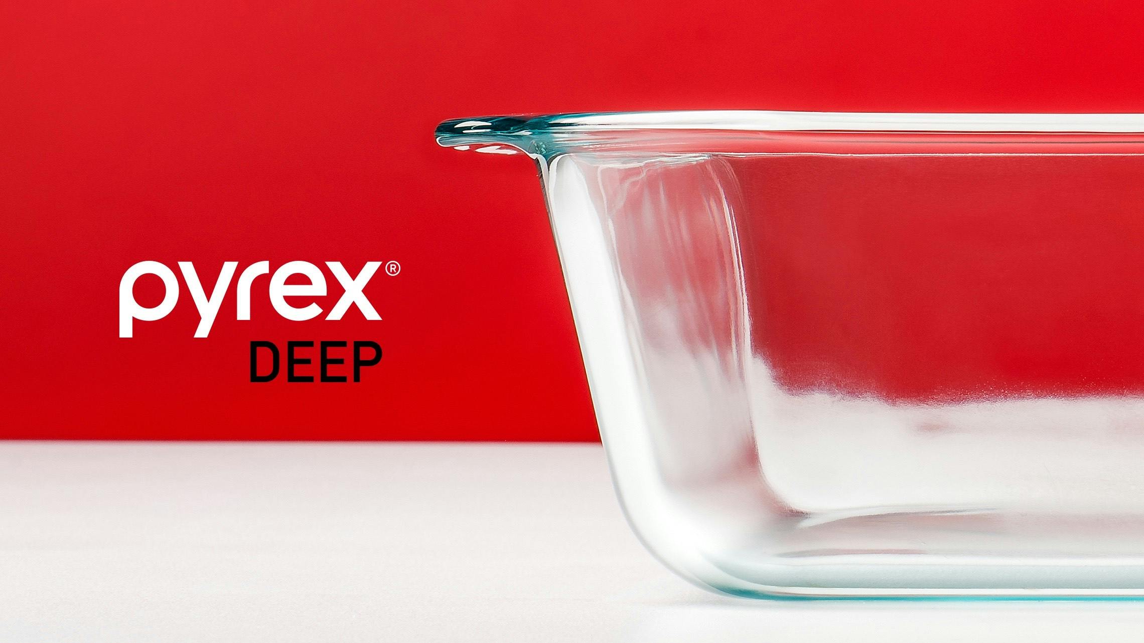 Photograph of a Pyrex Deep dish.